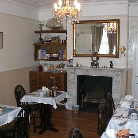 Melville Lodge Gatwick Хорли Экстерьер фото