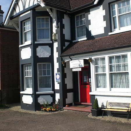 Melville Lodge Gatwick Хорли Экстерьер фото