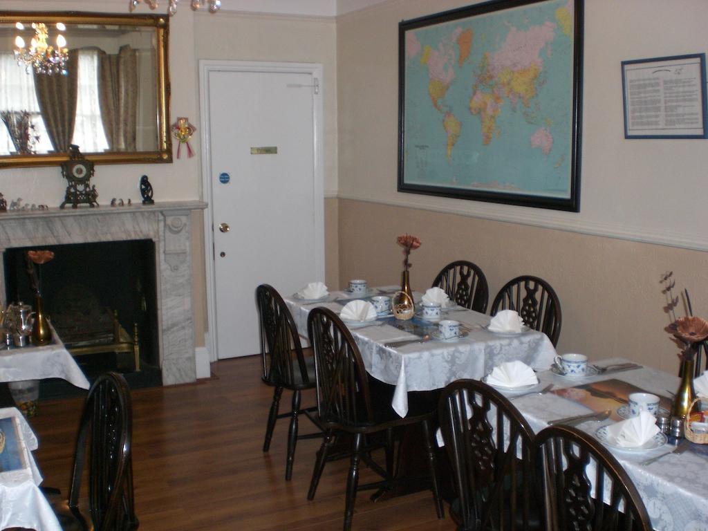 Melville Lodge Gatwick Хорли Экстерьер фото