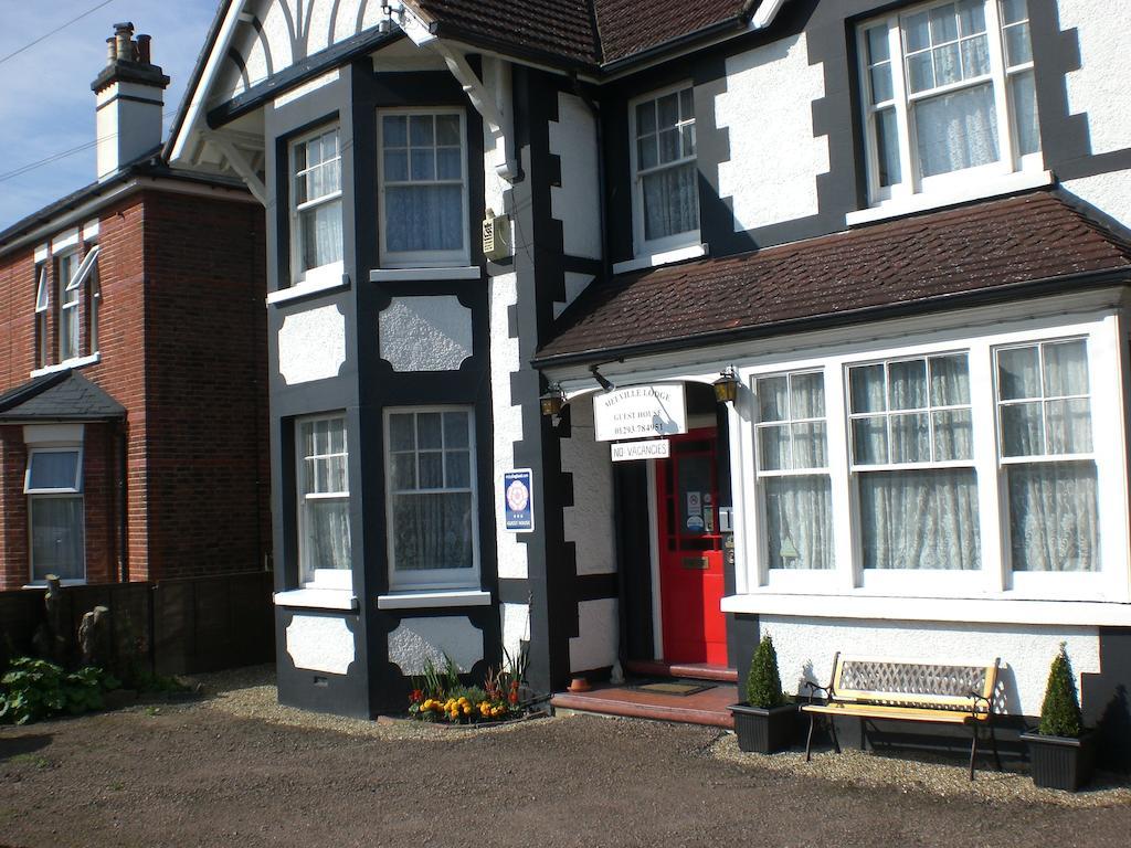 Melville Lodge Gatwick Хорли Экстерьер фото