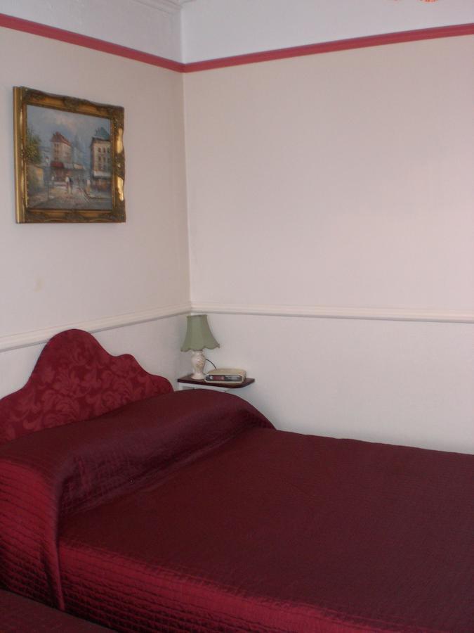 Melville Lodge Gatwick Хорли Номер фото
